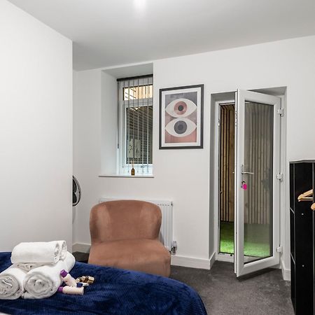 Cozy Vibes Refined 2Br Flat Daire Bury  Dış mekan fotoğraf
