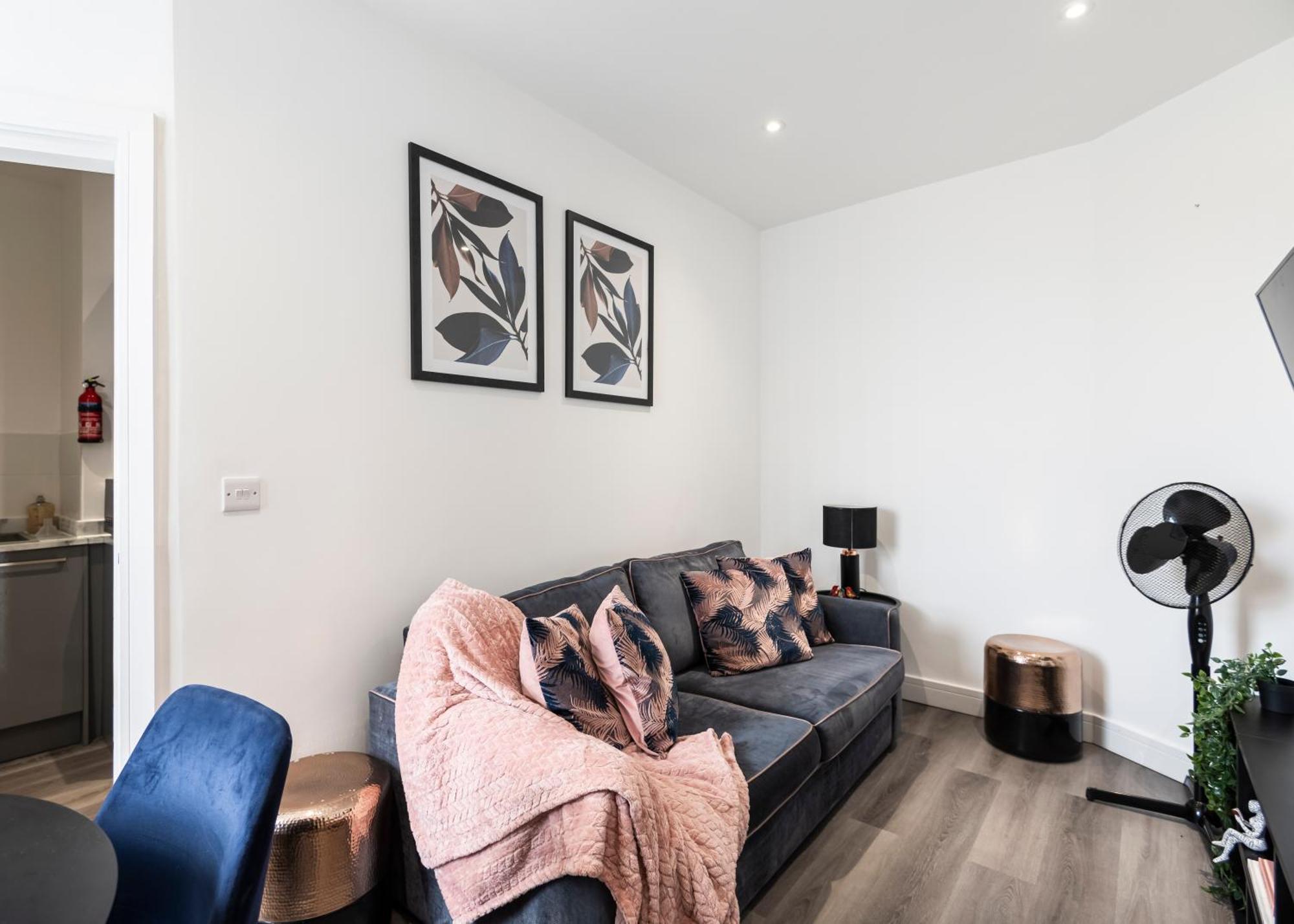 Cozy Vibes Refined 2Br Flat Daire Bury  Dış mekan fotoğraf
