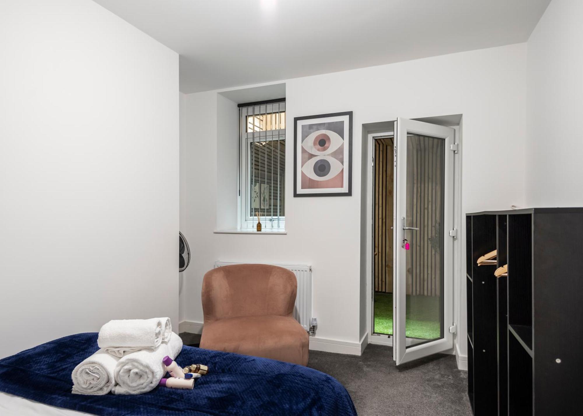 Cozy Vibes Refined 2Br Flat Daire Bury  Dış mekan fotoğraf